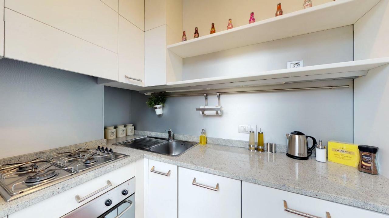 Design Apartment Near Duomo Square Milan Exterior photo